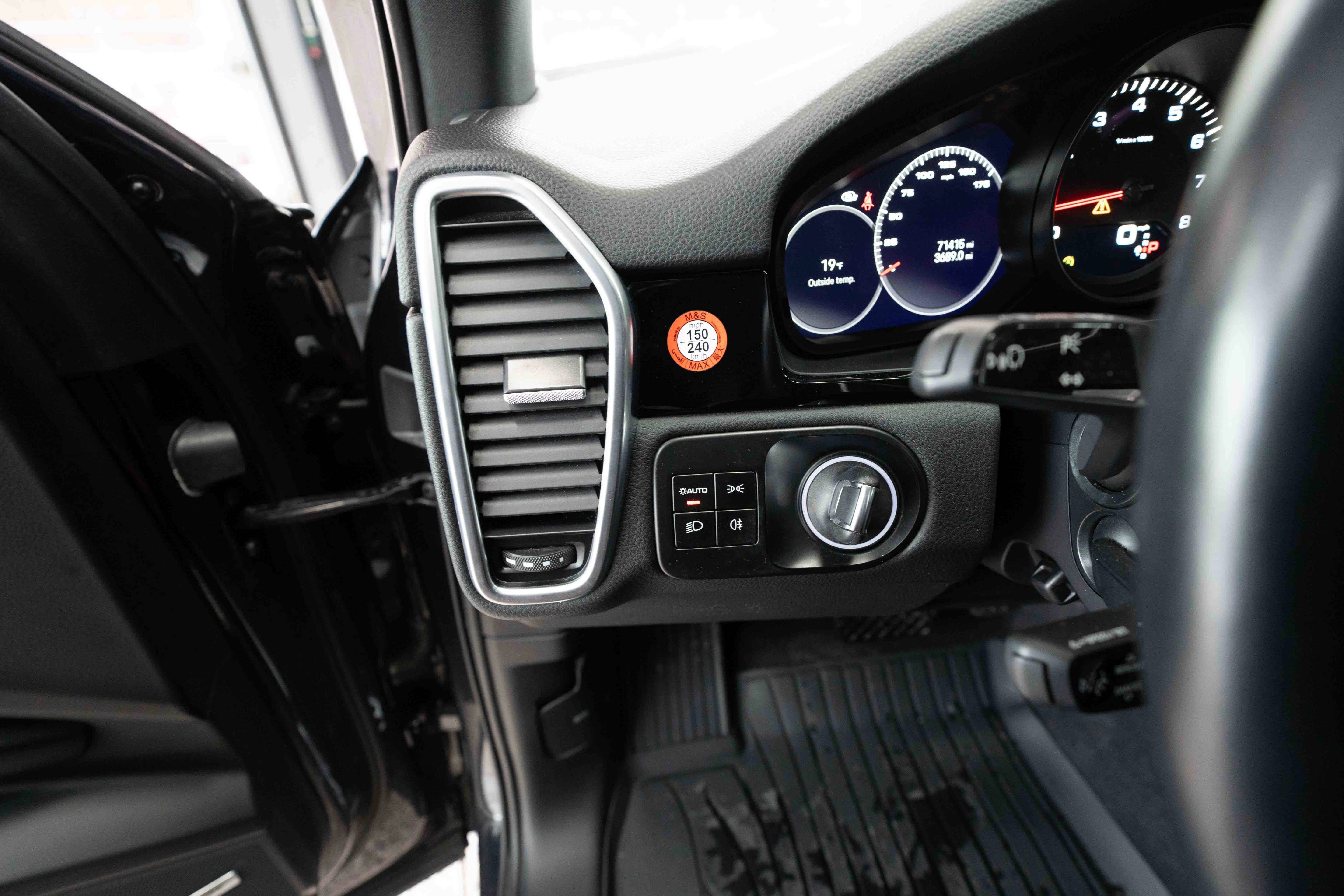 Used 2023 Porsche Cayenne image 11