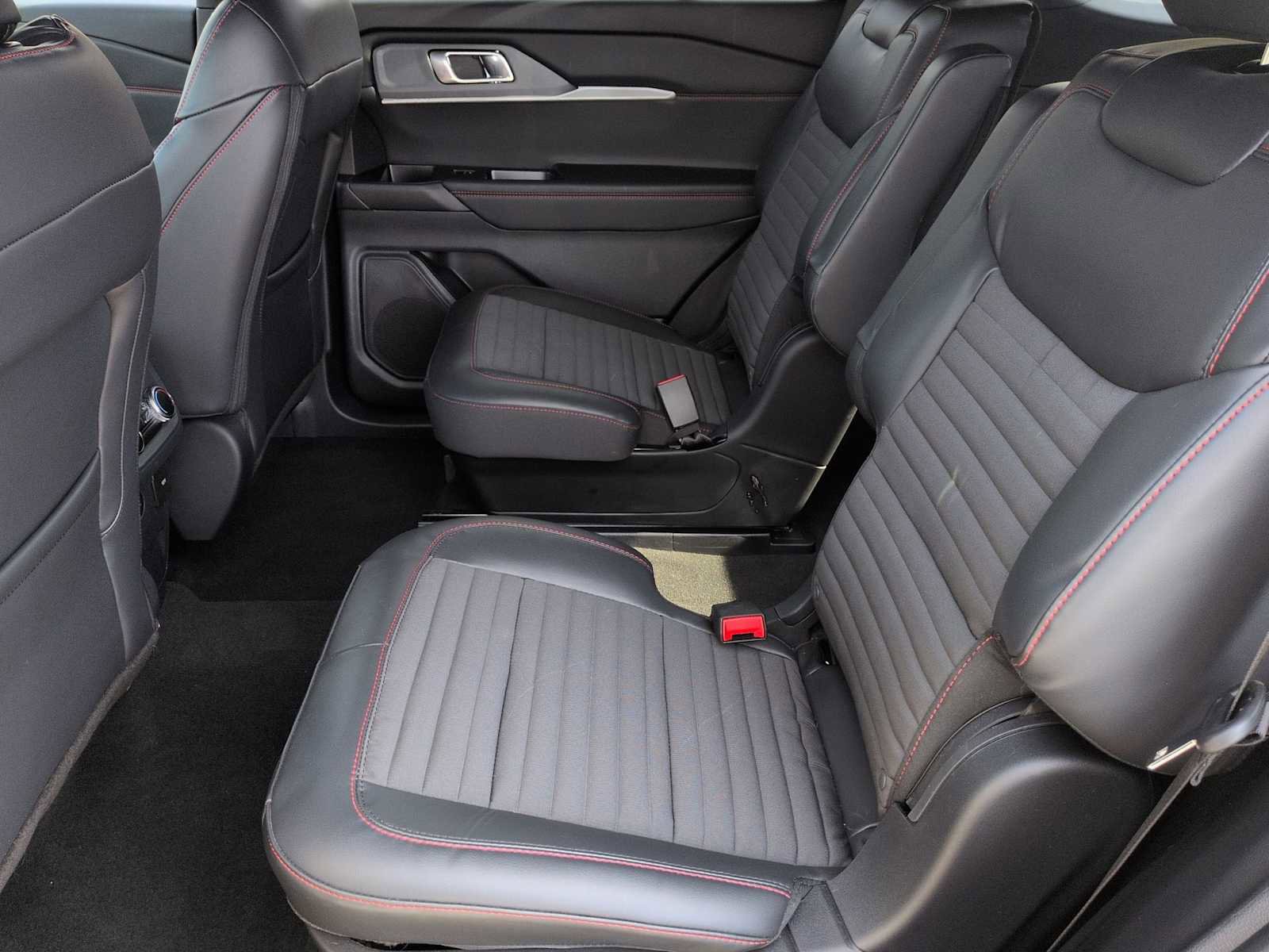 Used 2026 Ford Explorer ST-Line image 19