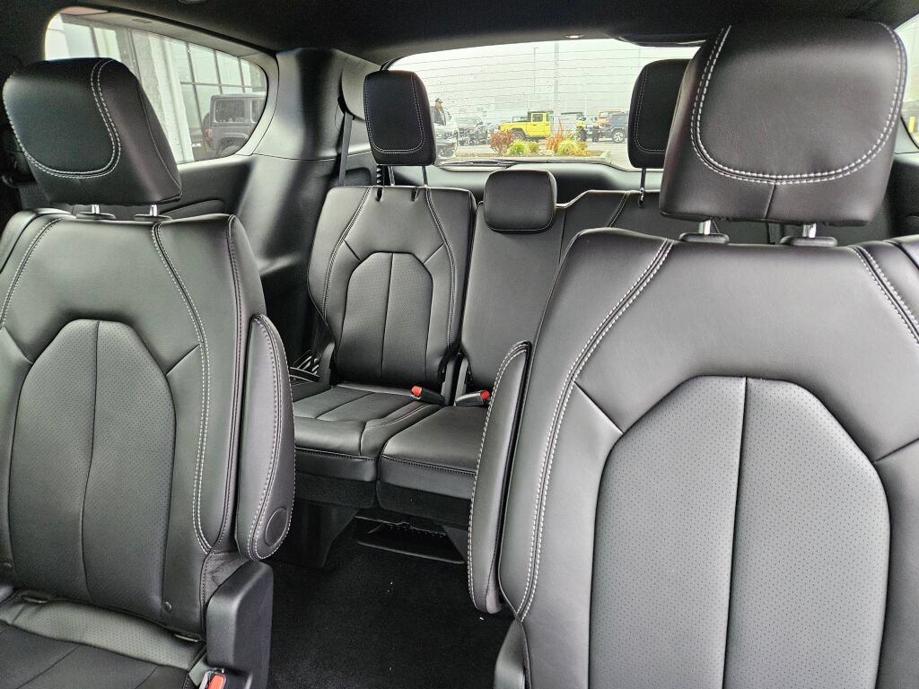 New 2027 Chrysler Pacifica LX FWD image 14