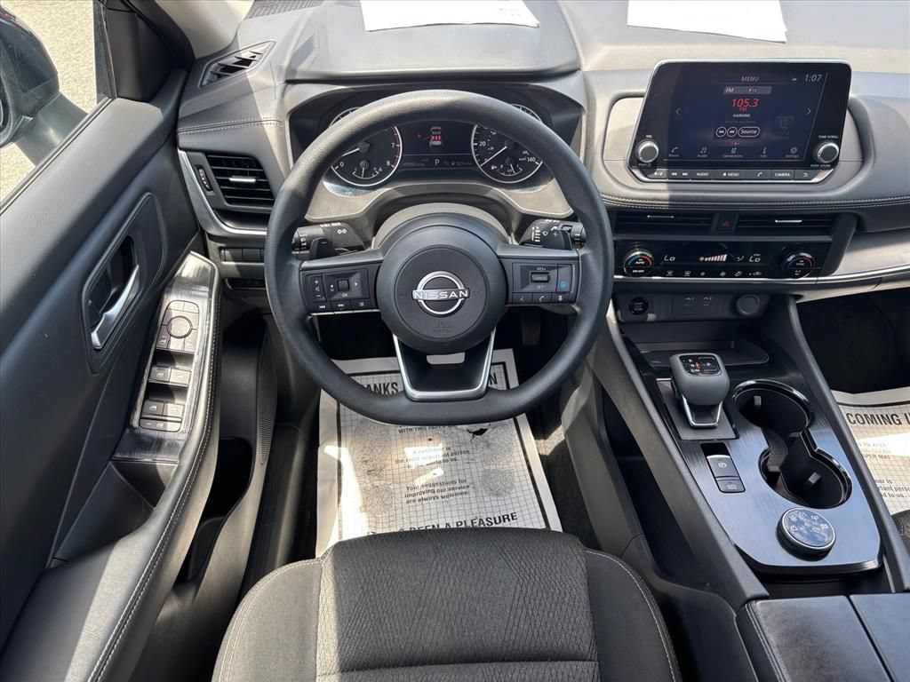Used 2024 Nissan Rogue SV AWD/4WD image 3