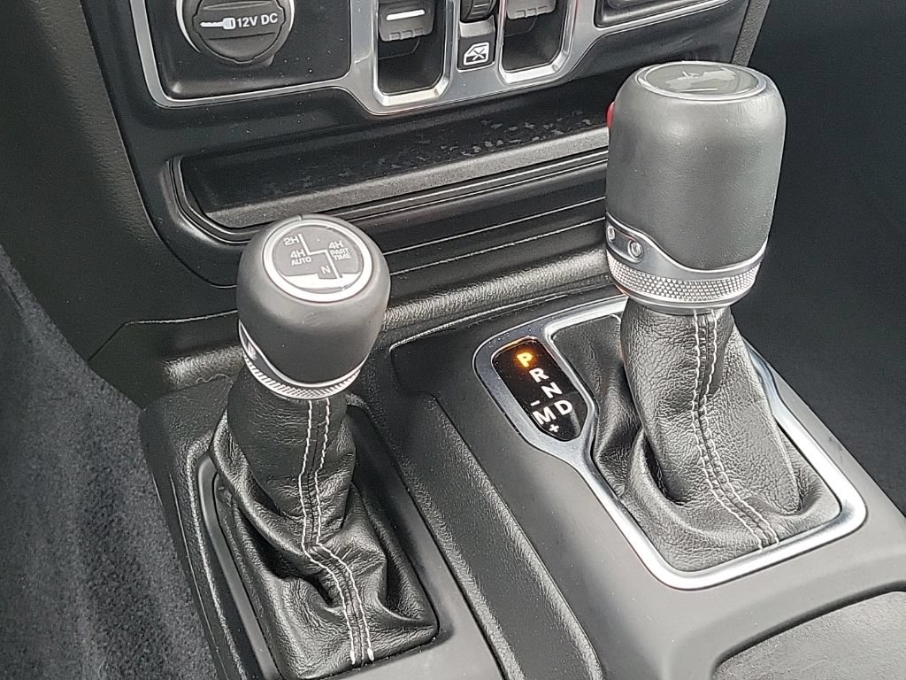 Used 2022 Jeep Wrangler Unlimited Sahara w/ Cold Weather Group AWD/4WD image 31