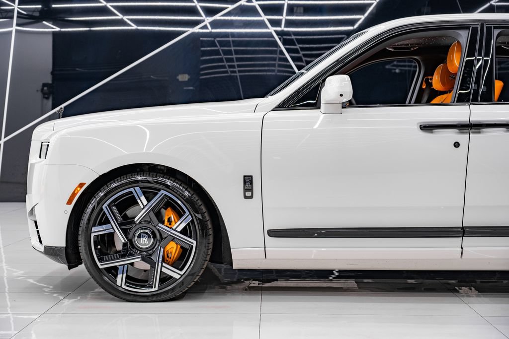 Used 2025 Rolls-Royce Cullinan Black Badge AWD/4WD image 11