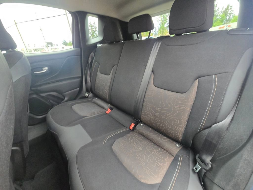 Used 2023 Jeep Renegade Latitude AWD/4WD image 17