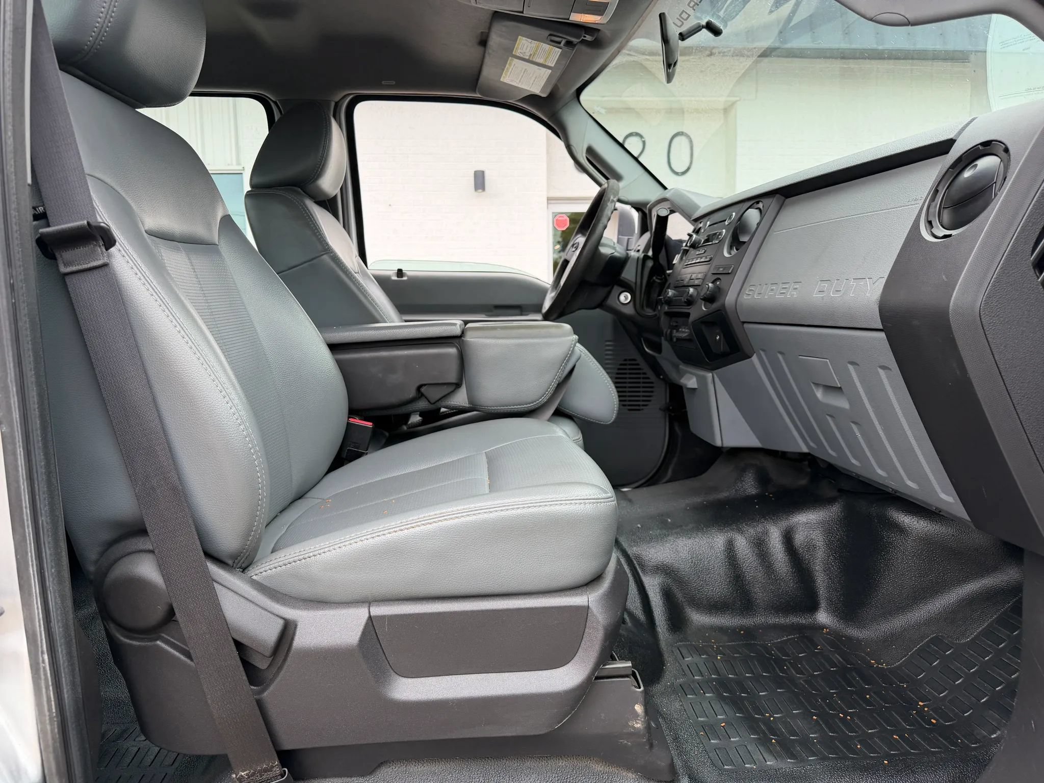 Used 2011 Ford F550 2WD Crew Cab Super Duty image 13