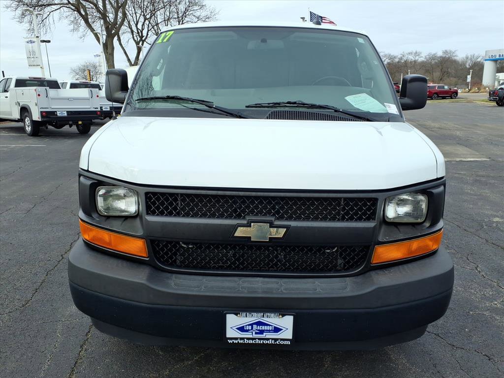 Used 2017 Chevrolet Express 3500 Extended RWD image 2