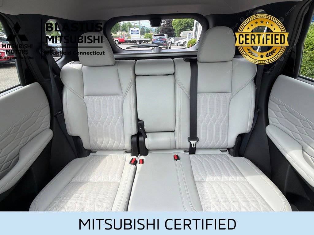 Used 2025 Mitsubishi Outlander AWD image 45