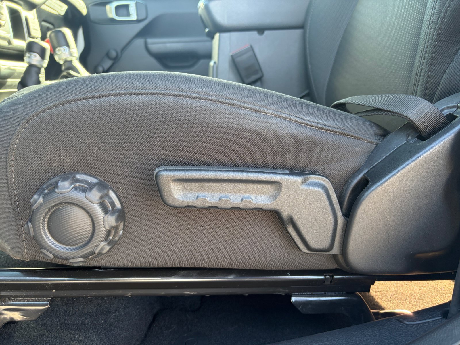Used 2022 Jeep Wrangler Sport AWD/4WD image 15