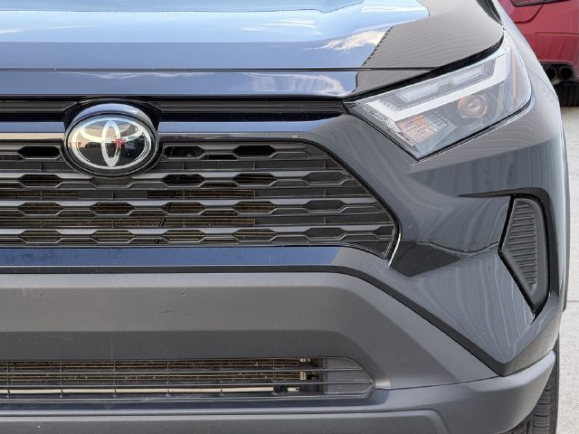 Used 2025 Toyota RAV4 XLE FWD image 9