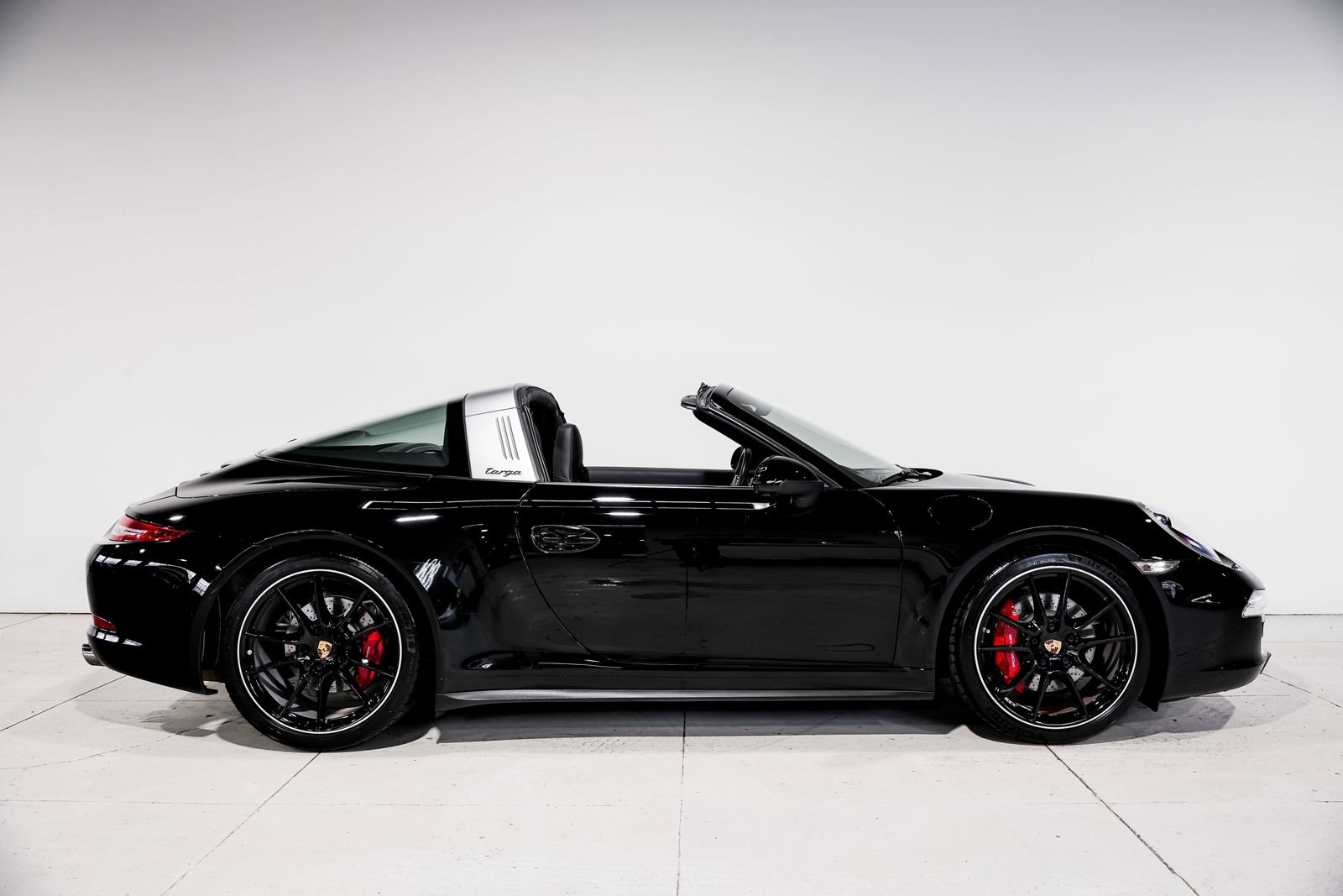 Used 2015 Porsche 911 Targa 4S AWD/4WD image 2