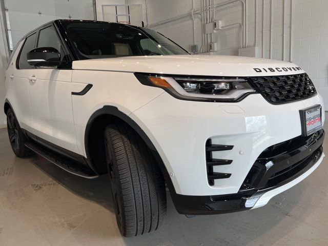 Used 2024 Land Rover Discovery Dynamic SE AWD/4WD image 3