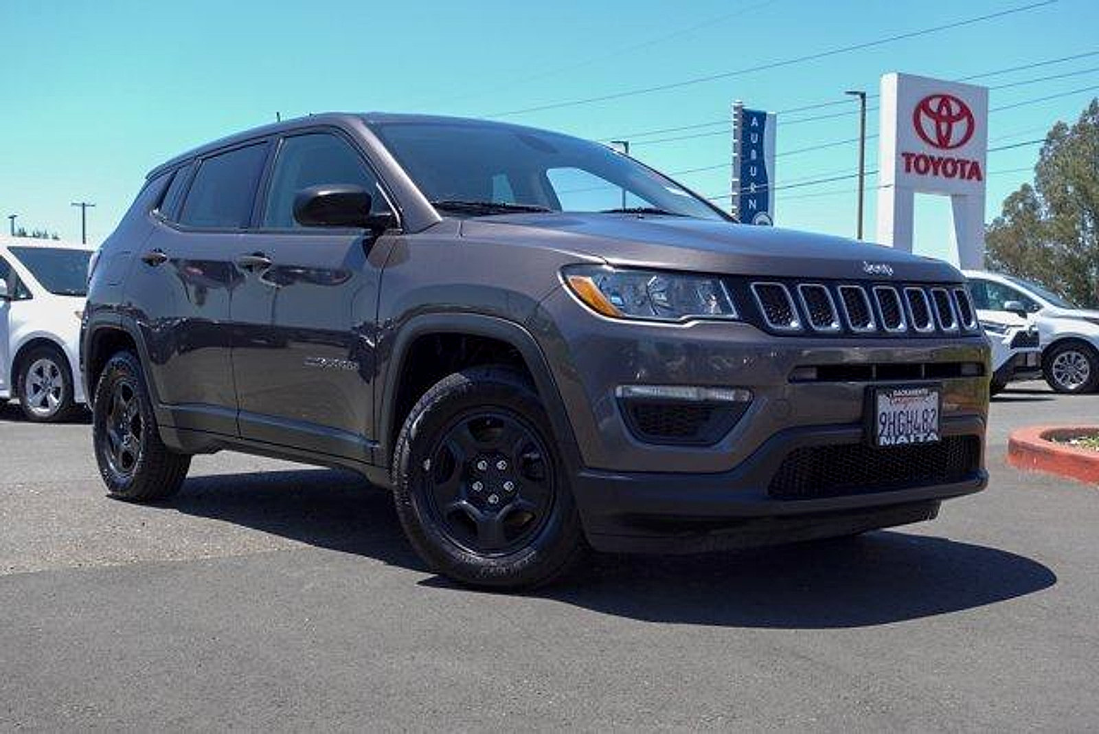 Used 2019 Jeep Compass Sport FWD image 1