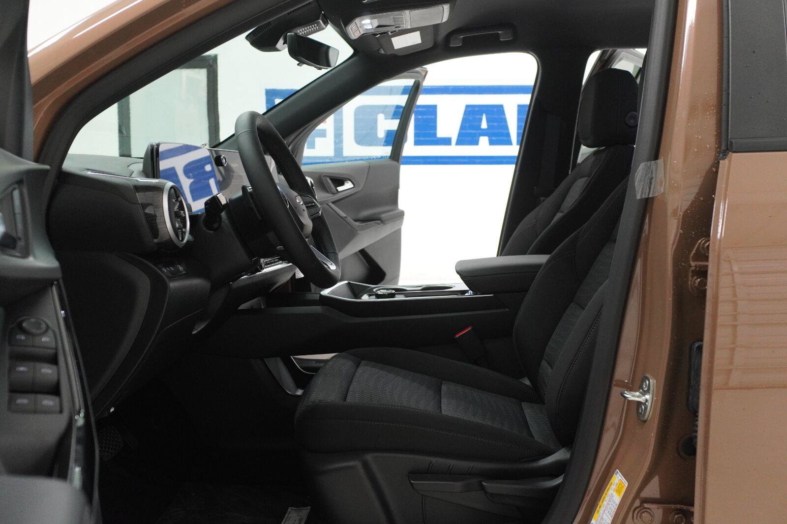 New 2027 Chevrolet Equinox LT w/ Safety and Technology Package FWD image 6