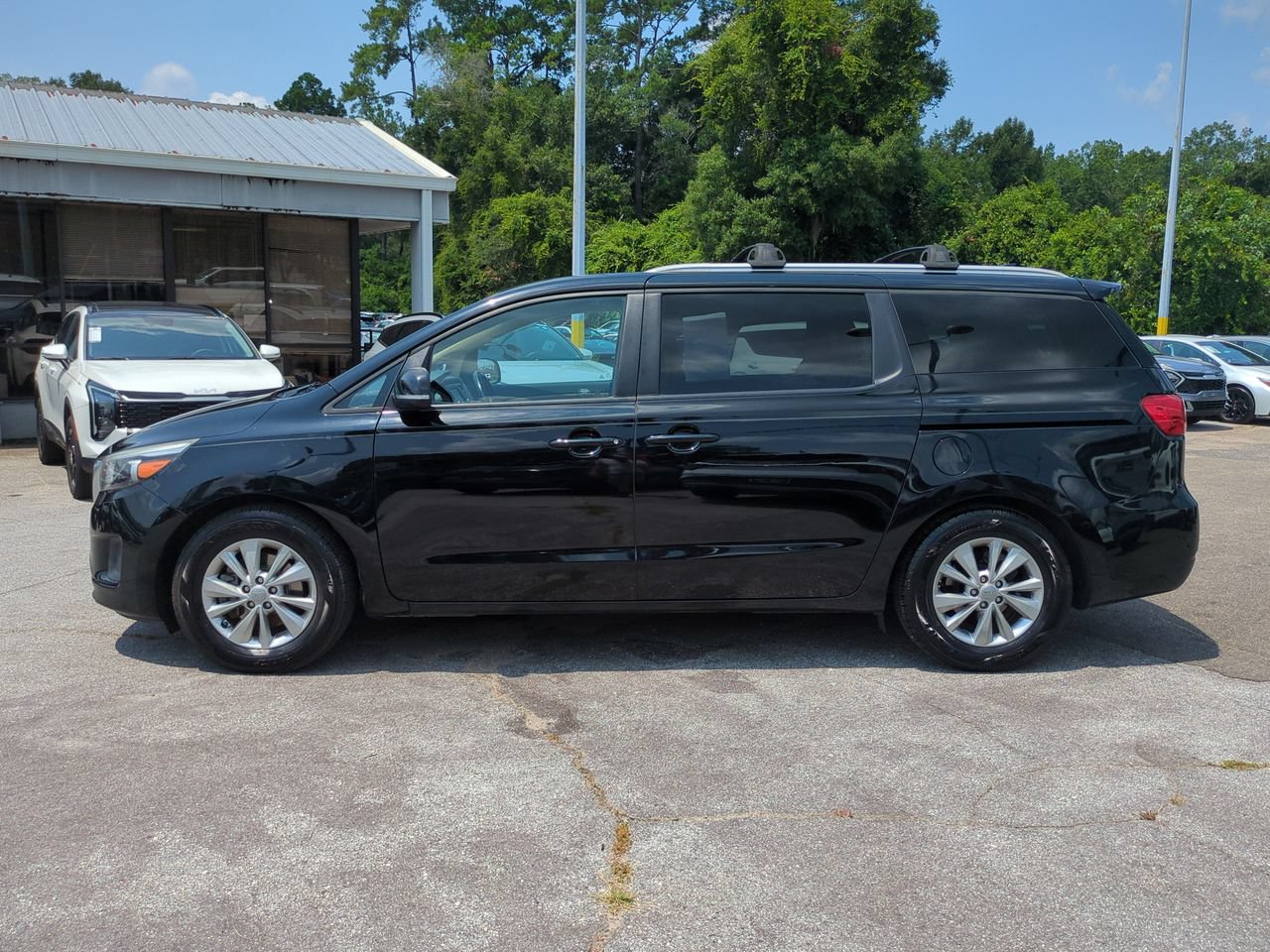 Used 2017 Kia Sedona LX w/ LX Essentials Premium Package FWD image 8