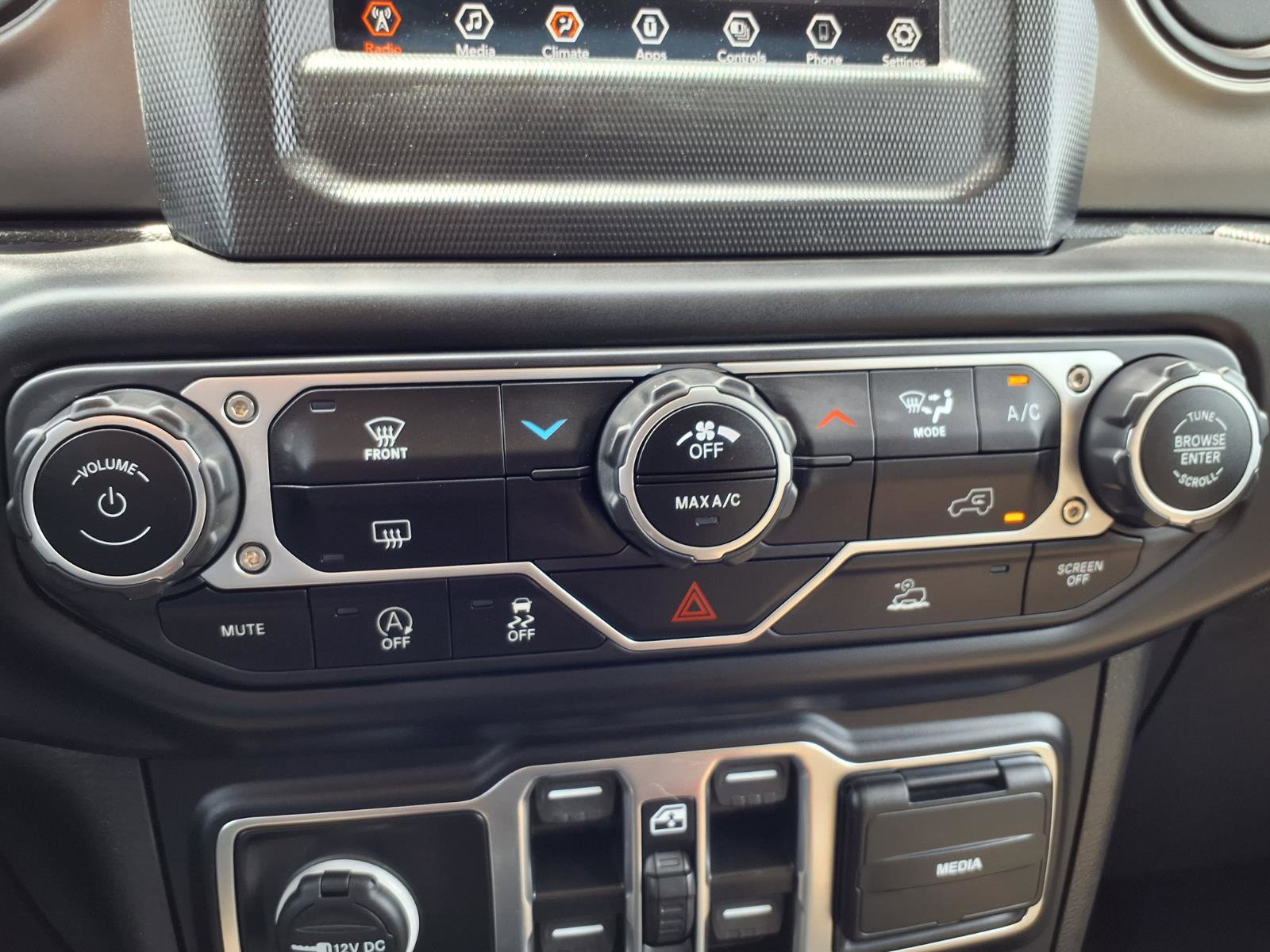 Used 2023 Jeep Gladiator Sport AWD/4WD image 9