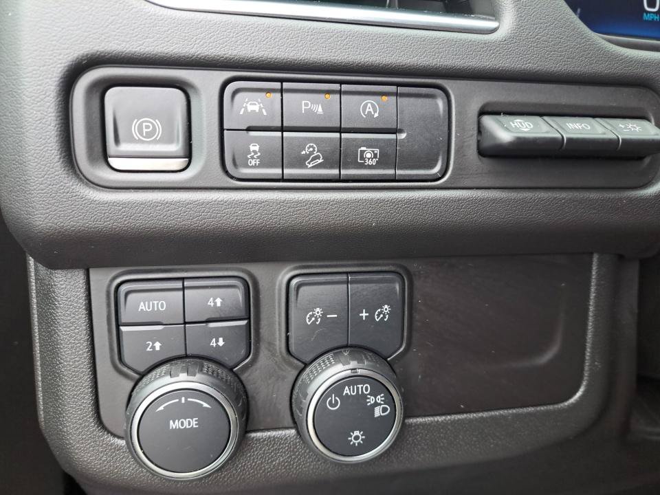 Used 2024 Chevrolet Tahoe Premier AWD/4WD image 33