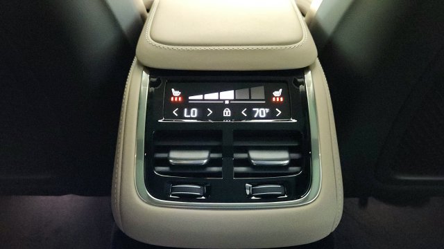 New 2027 Volvo XC90 B6 Ultra AWD/4WD image 33
