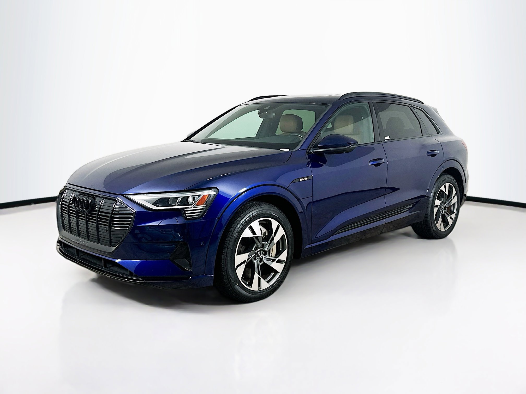 Used 2022 Audi e-tron Premium AWD/4WD image 3