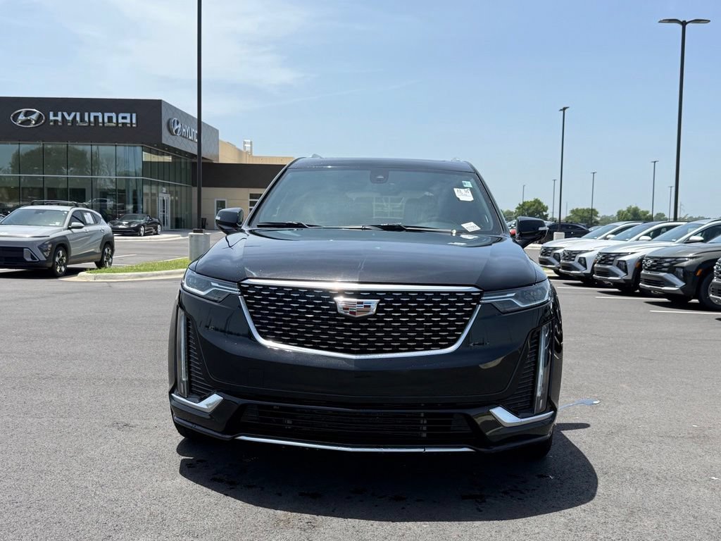 Used 2023 Cadillac XT6 Premium Luxury AWD/4WD image 2
