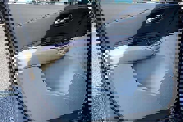 Used 2023 Cadillac XT4 Luxury w/ Cold Weather Package image 23