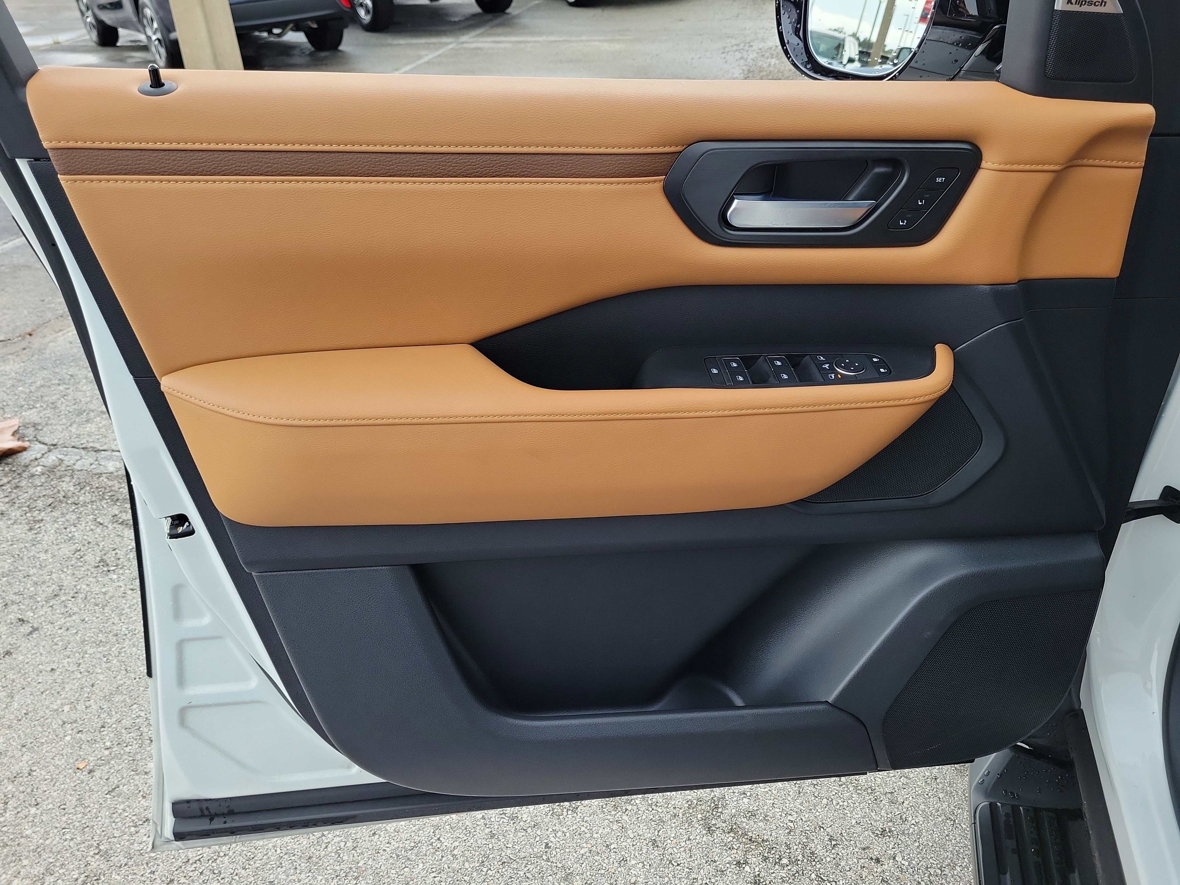 Certified 2025 Nissan Armada SL w/ Captain's Chari Seat Package RWD image 10