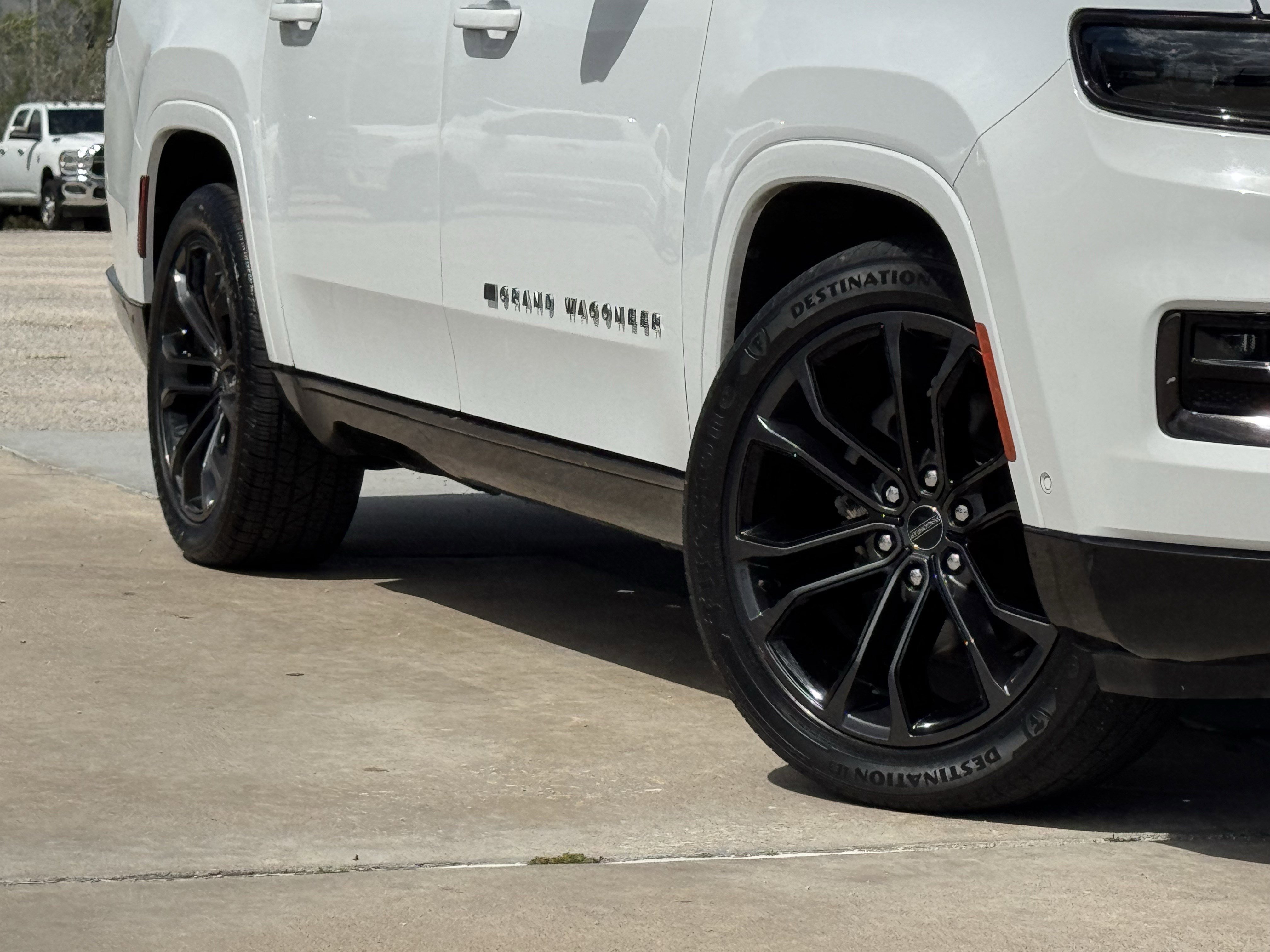 Used 2024 Jeep Grand Wagoneer L Series II w/ Quick Order Packagew 28T image 13