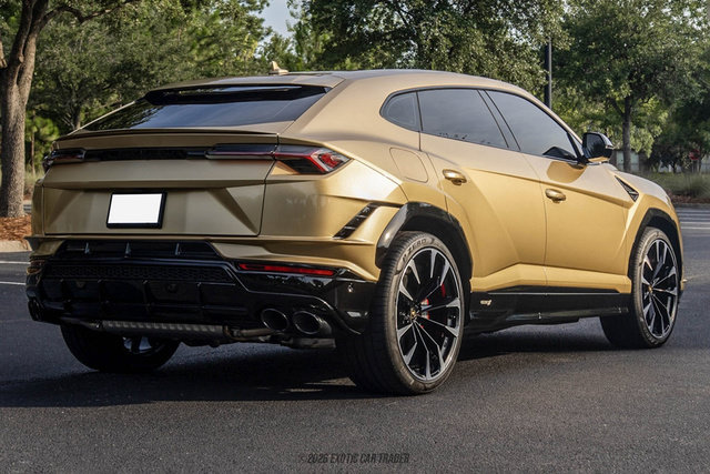 Used 2024 Lamborghini Urus S AWD/4WD image 8