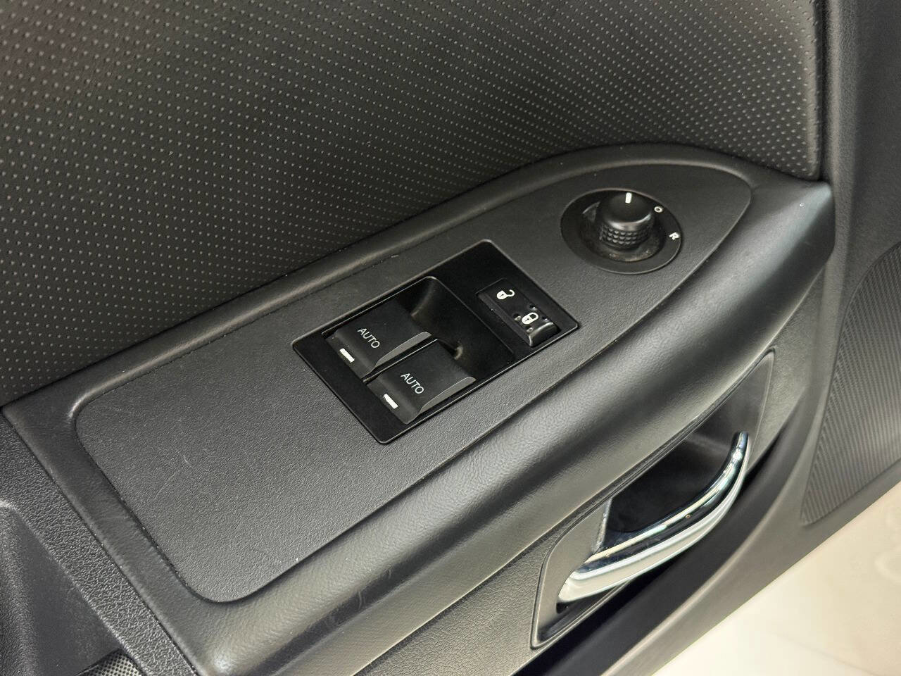 Used 2012 Dodge Challenger SXT RWD image 30