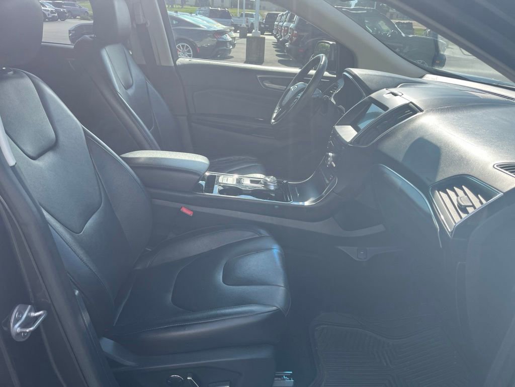 Used 2019 Ford Edge Titanium AWD/4WD image 5