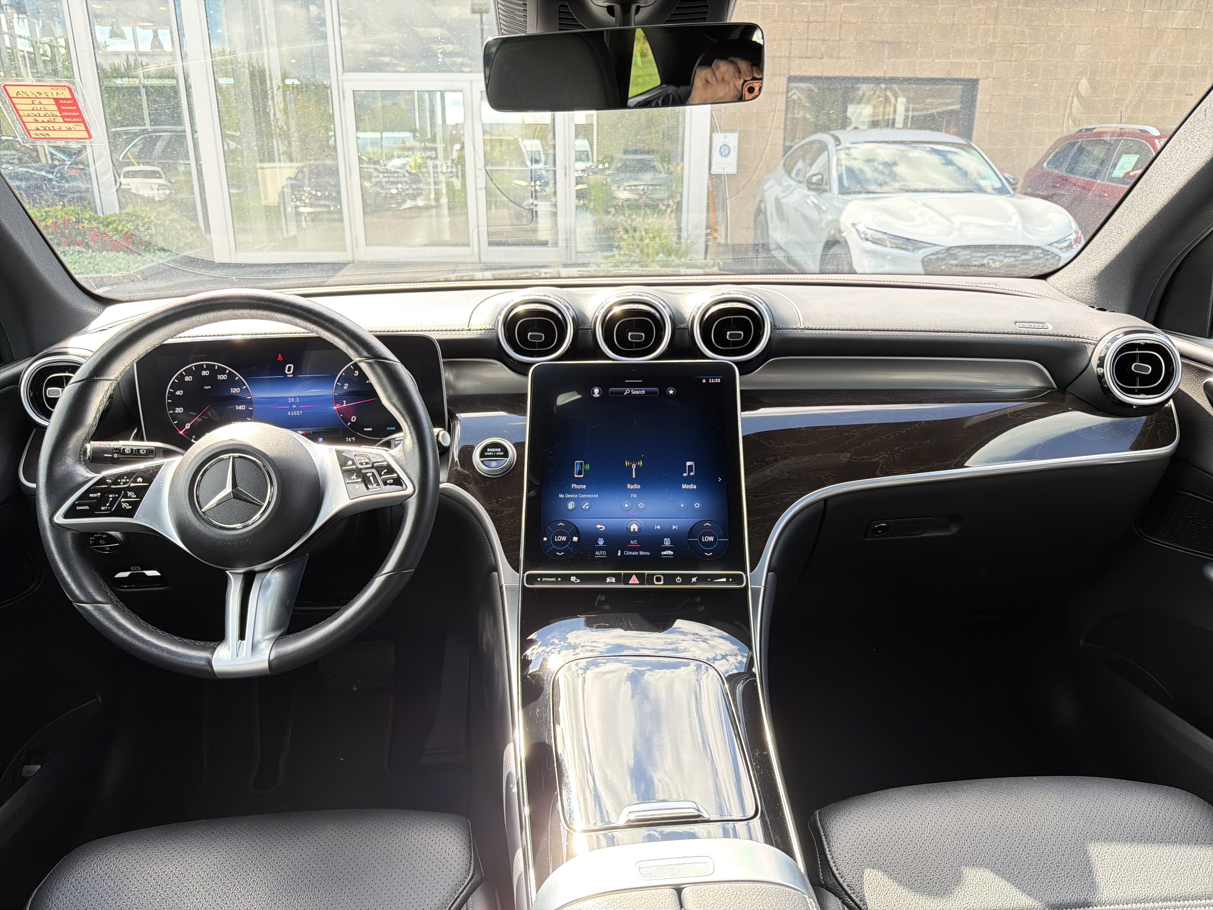 Used 2023 Mercedes-Benz GLC 300 4MATIC image 11