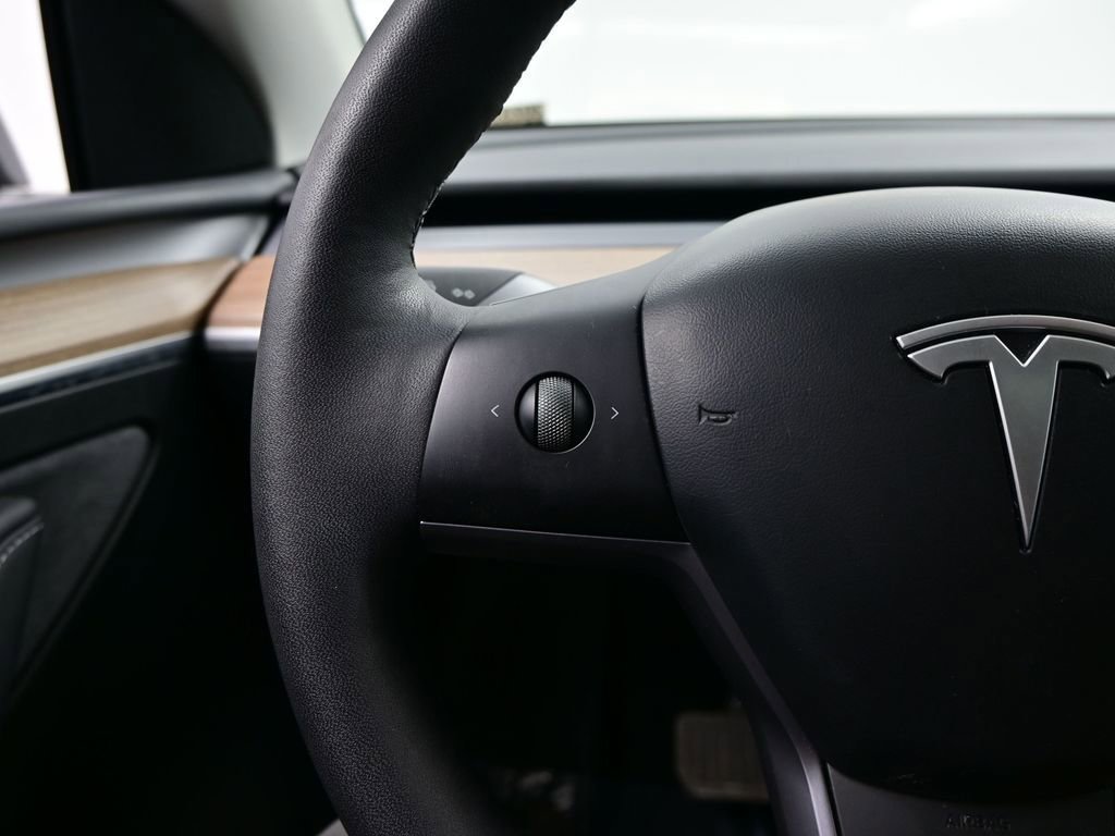 Used 2025 Tesla Model Y Long Range AWD/4WD image 21