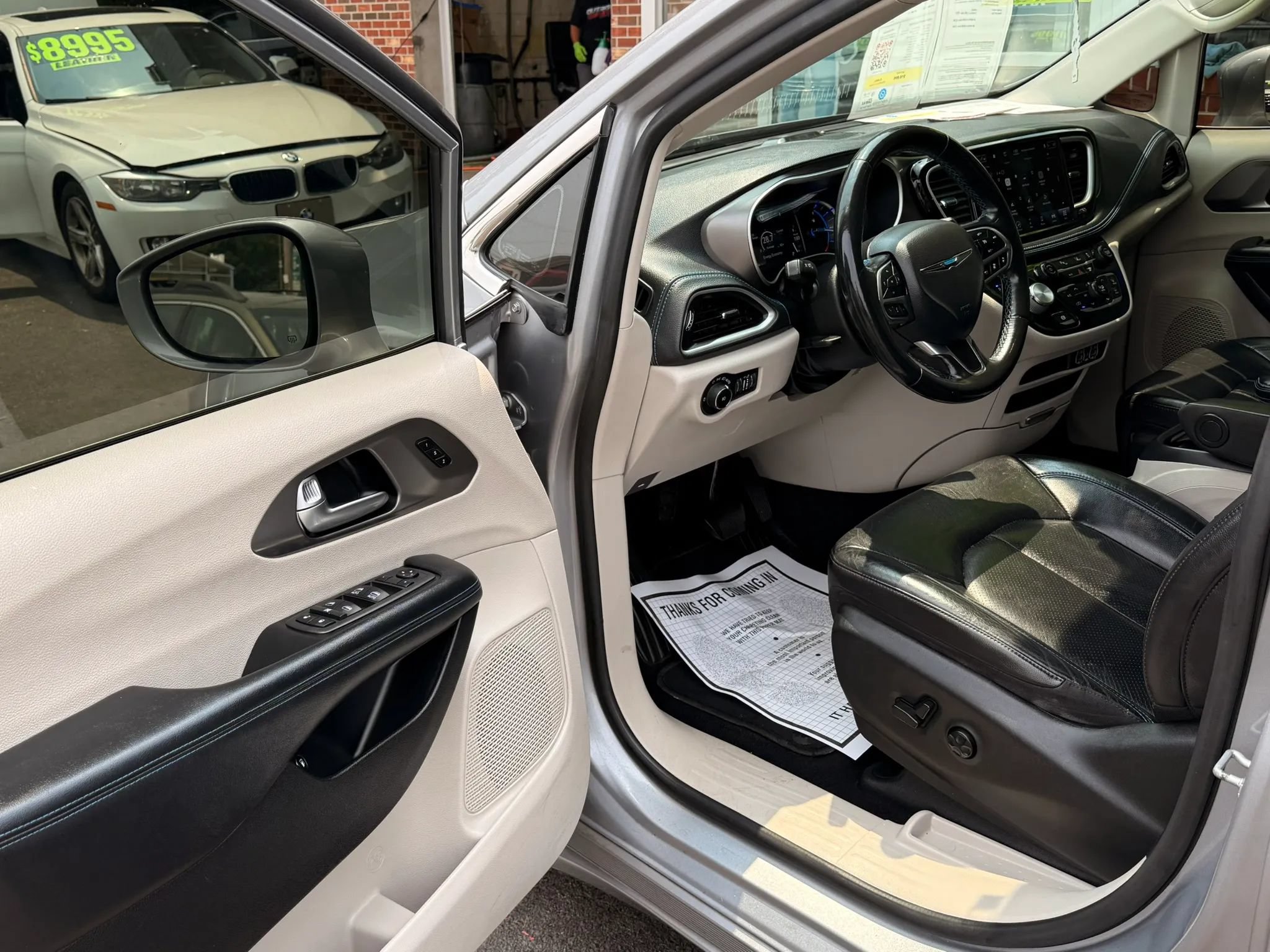 Used 2021 Chrysler Pacifica Touring-L FWD image 7