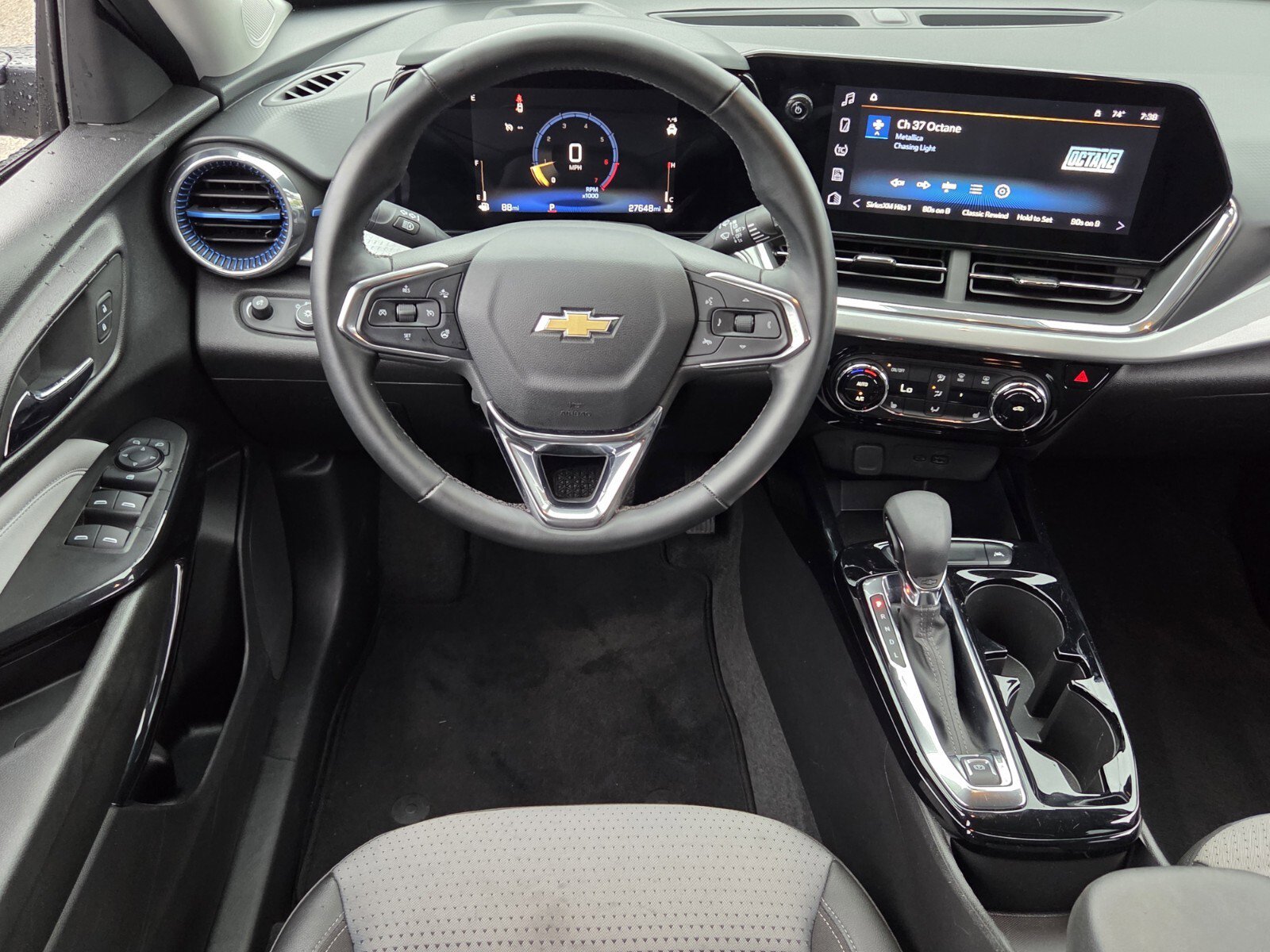 Certified 2025 Chevrolet Trax LT w/ LT Convenience Package FWD image 14