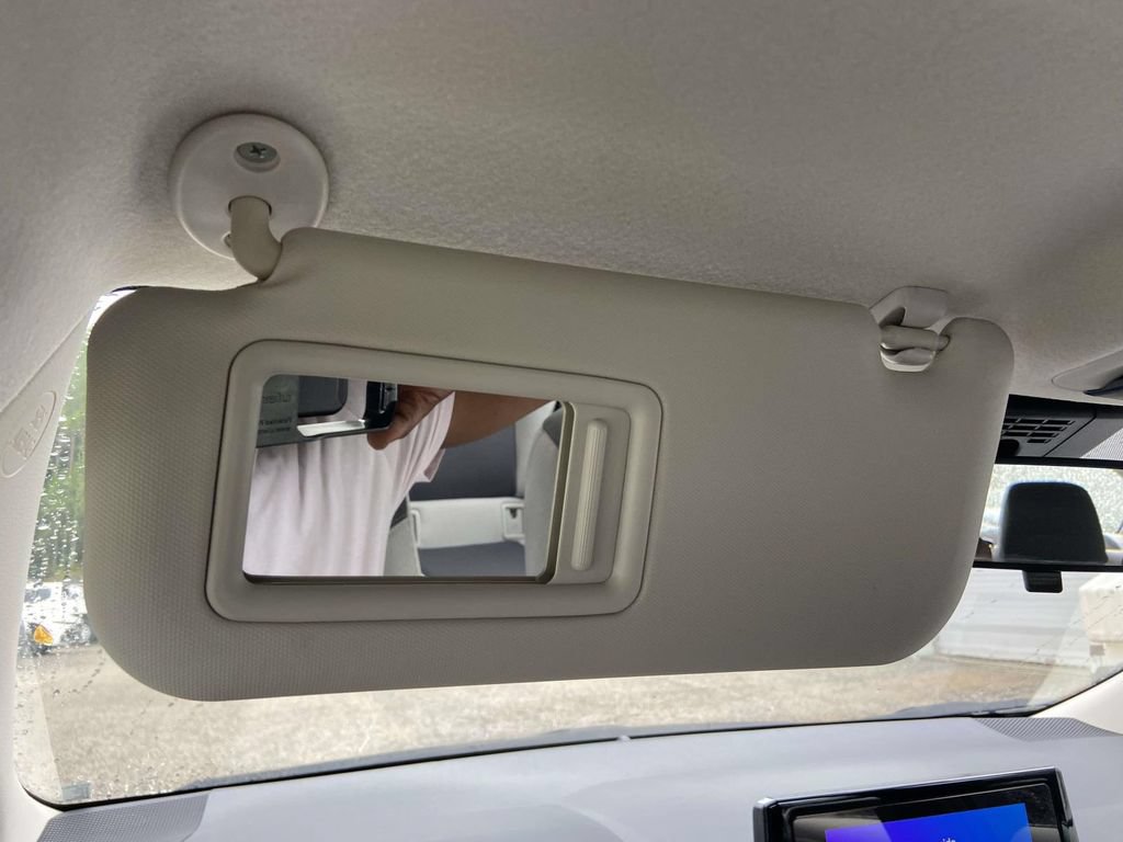 Used 2025 Toyota Corolla LE FWD image 28