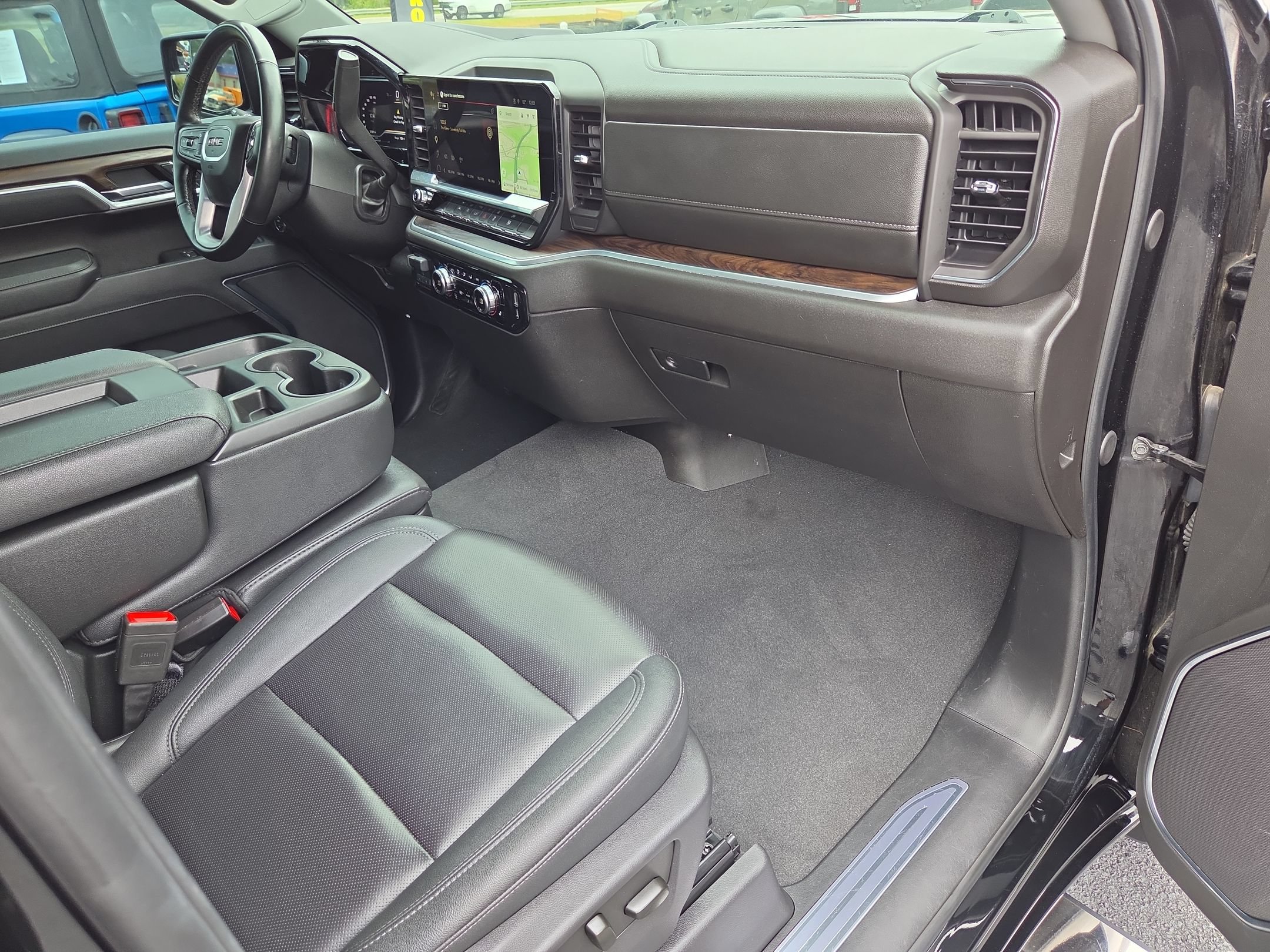 Used 2025 GMC Sierra 1500 SLT AWD/4WD image 25