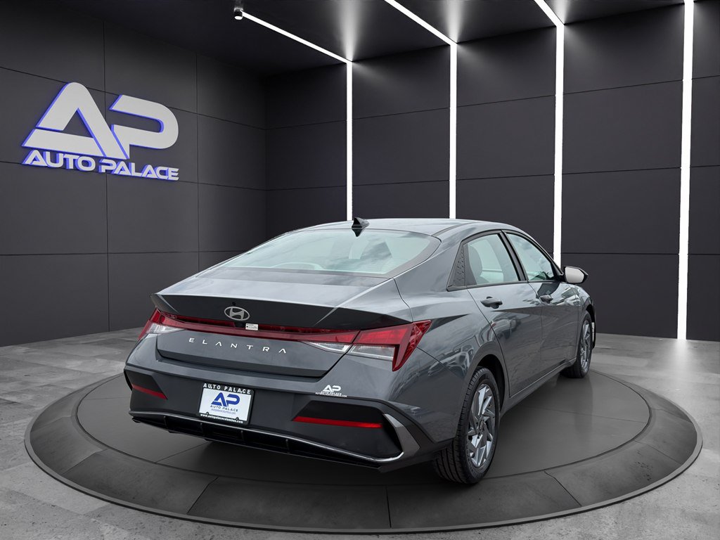 Used 2024 Hyundai Elantra SEL FWD image 6