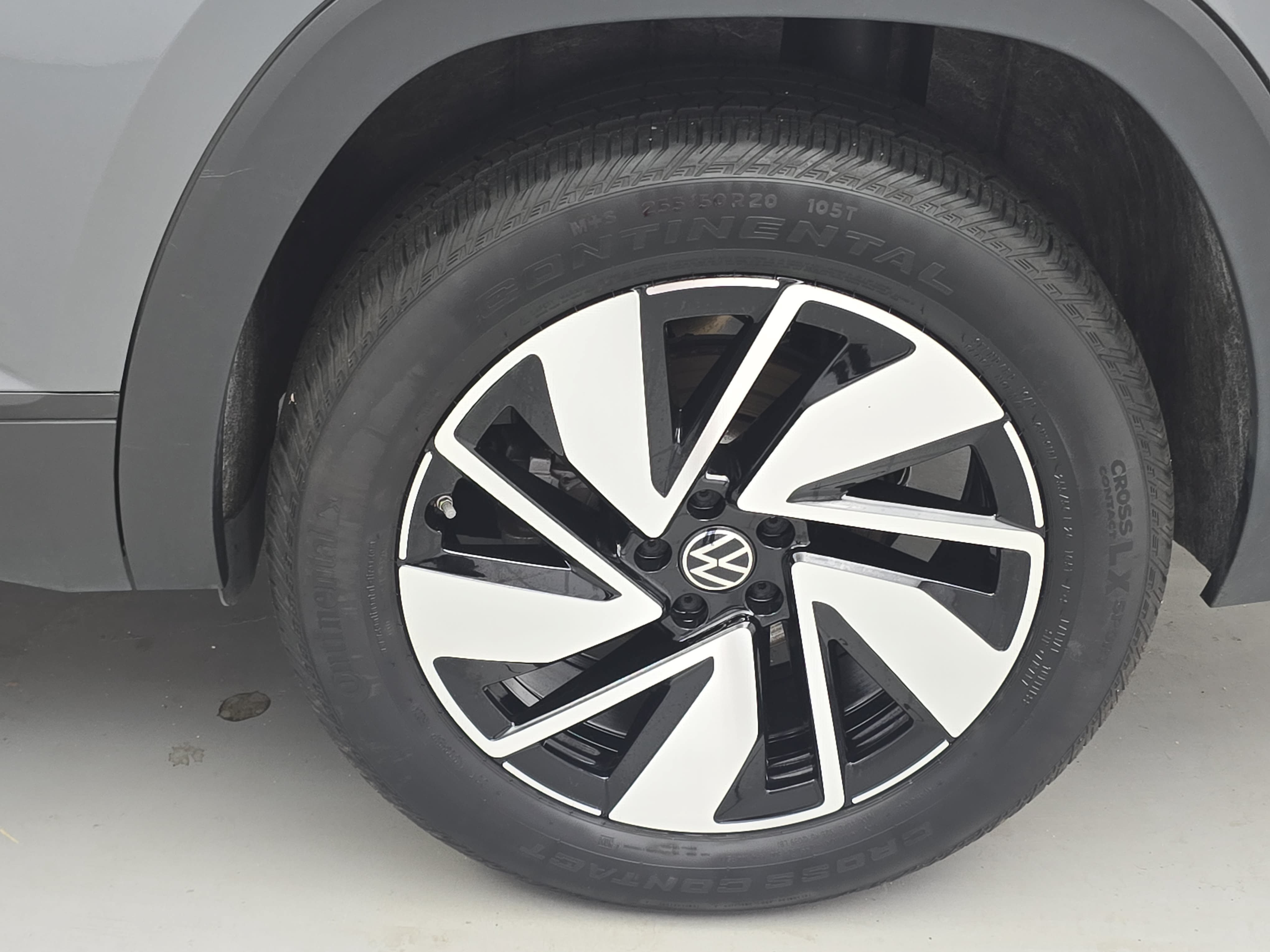 Used 2025 Volkswagen Atlas SE FWD image 34