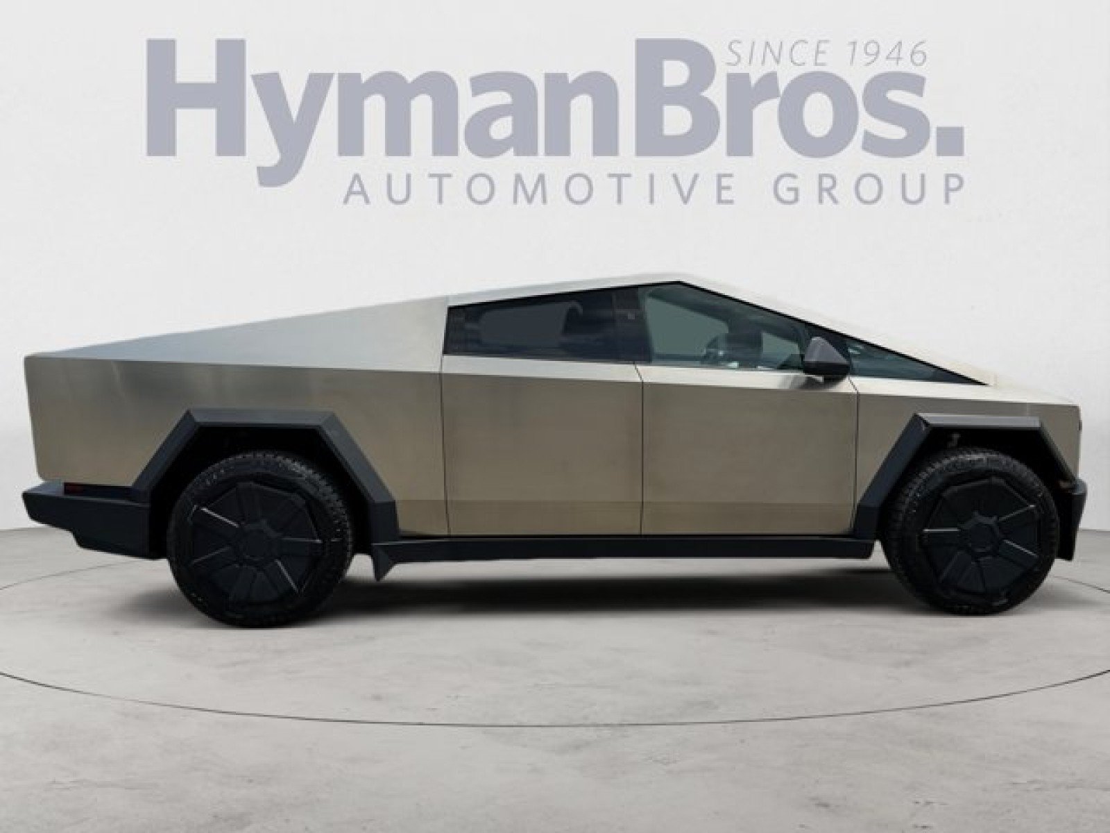 Used 2024 Tesla Cybertruck AWD Crew Cab image 2