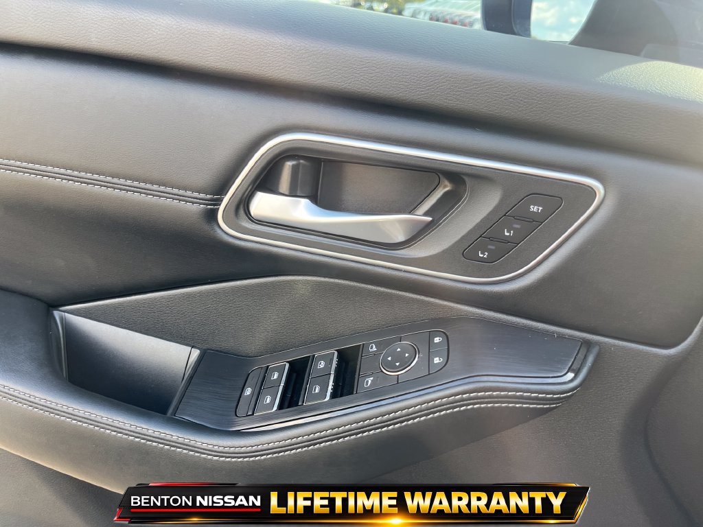 Used 2026 Nissan Rogue Platinum w/ Platinum Premium Package AWD/4WD image 15