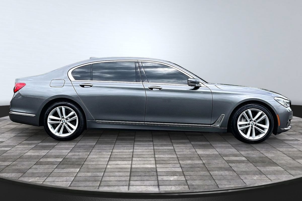 Used 2018 BMW 750i xDrive AWD/4WD image 8