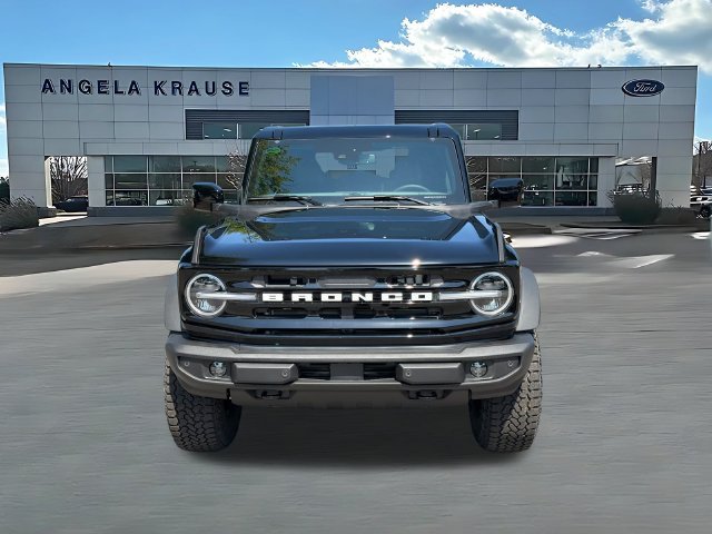 New 2026 Ford Bronco Outer Banks w/ Sasquatch Package AWD/4WD image 2