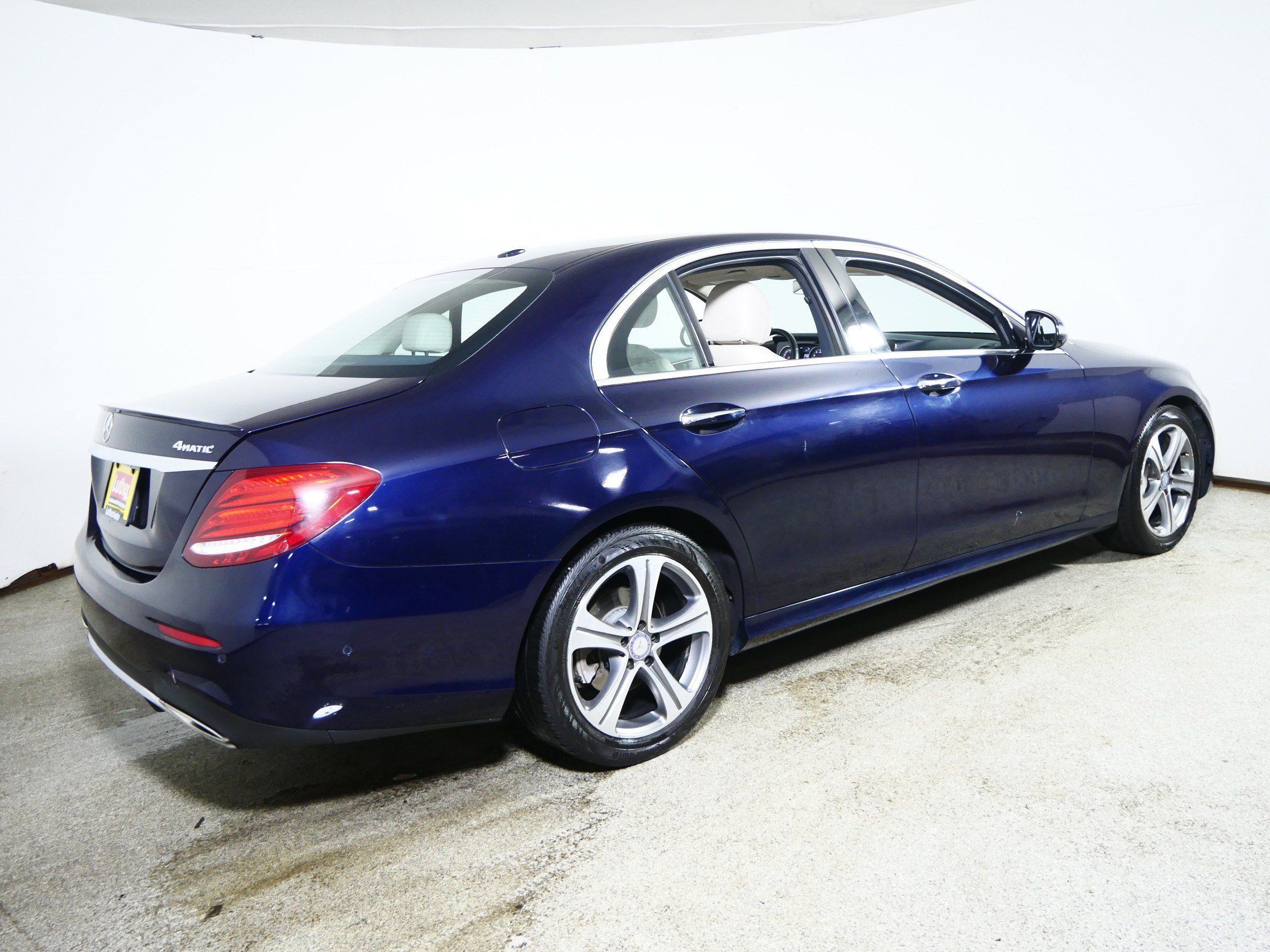 Used 2017 Mercedes-Benz E 300 4MATIC image 7