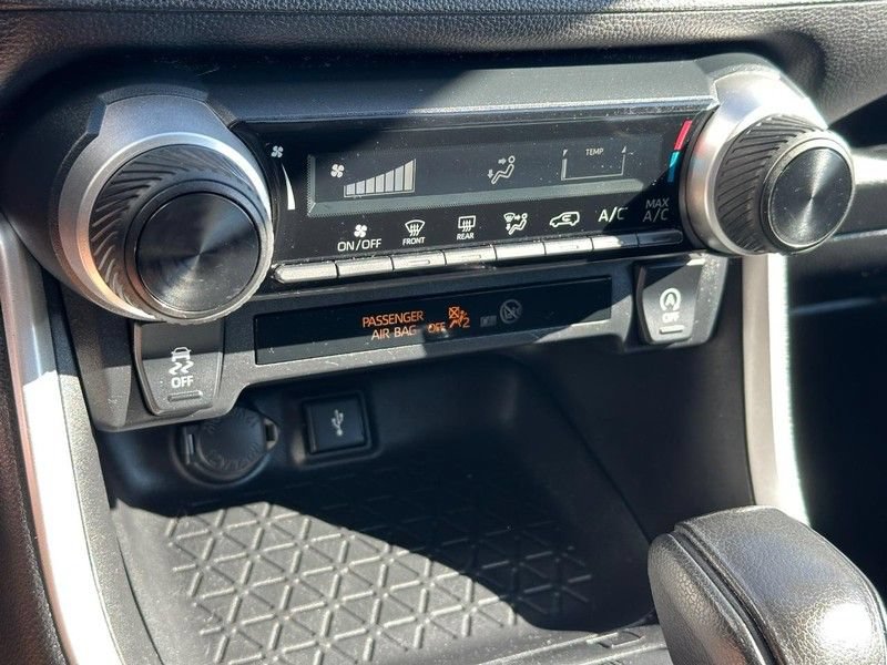 Used 2021 Toyota RAV4 LE AWD/4WD image 19