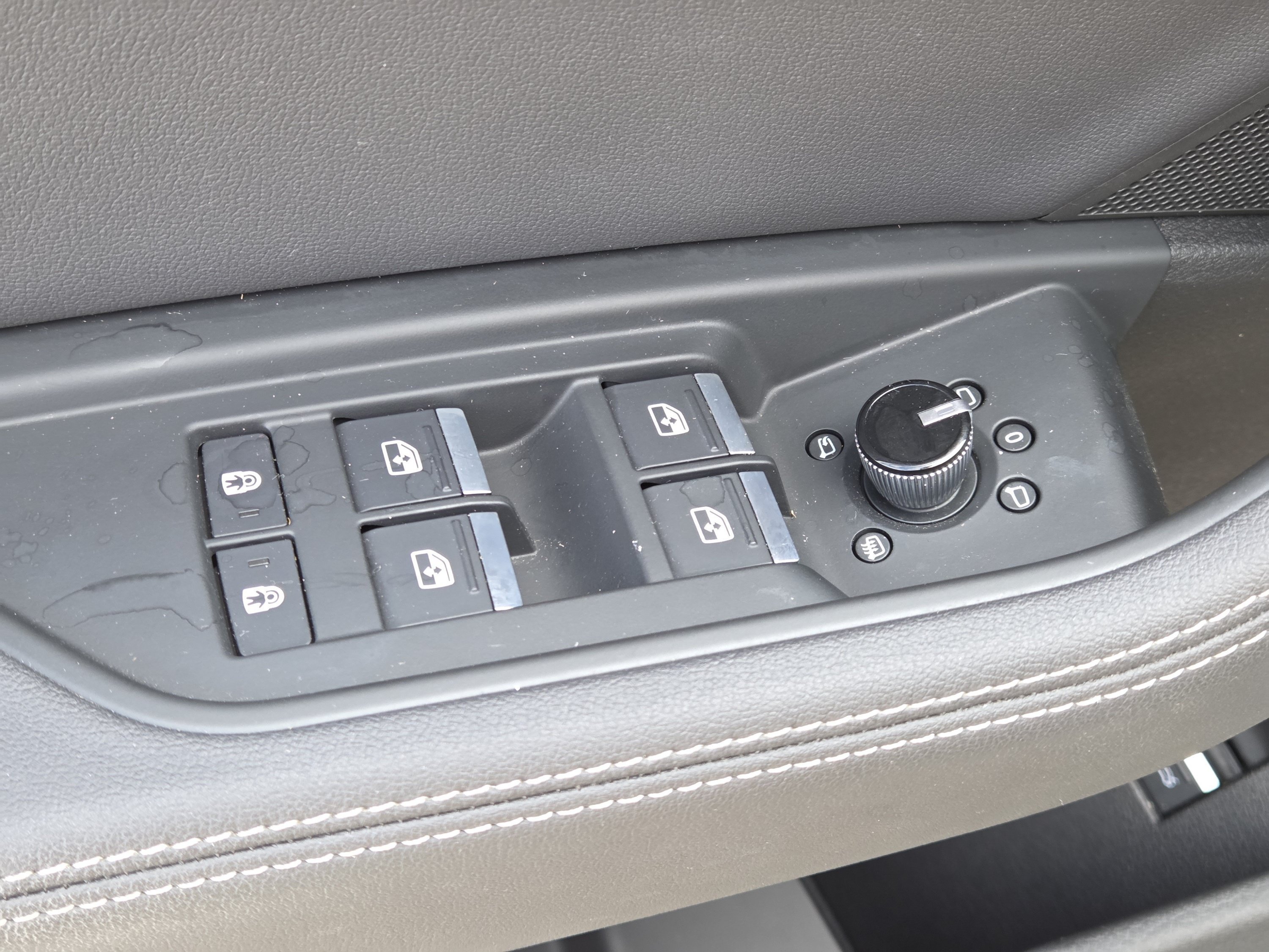 Used 2022 Audi e-tron Premium w/ Convenience Plus Package AWD/4WD image 30