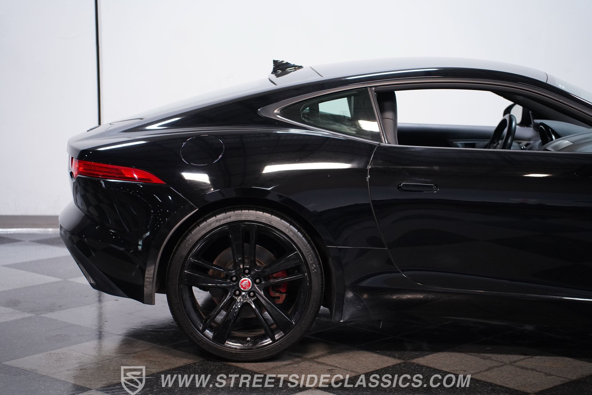 Used 2016 Jaguar F-TYPE Coupe RWD image 25