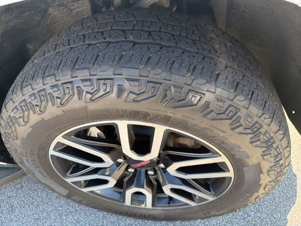 Used 2023 GMC Yukon AT4 w/ Technology Package image 4