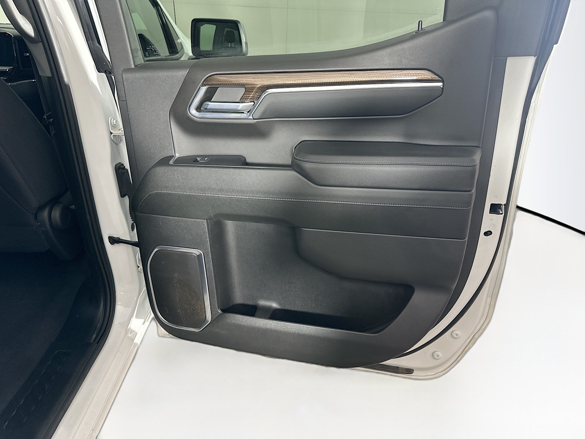 Used 2024 Chevrolet Silverado 1500 LT AWD/4WD image 28