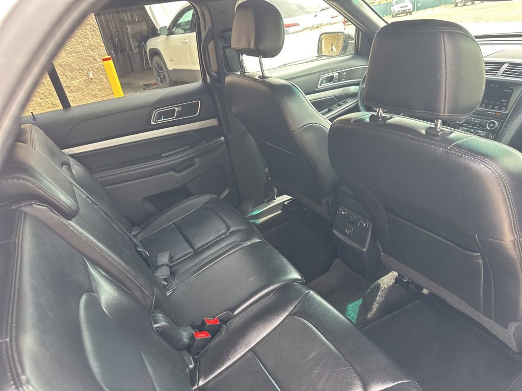 Used 2017 Ford Explorer XLT w/ Equipment Group 202A FWD image 23