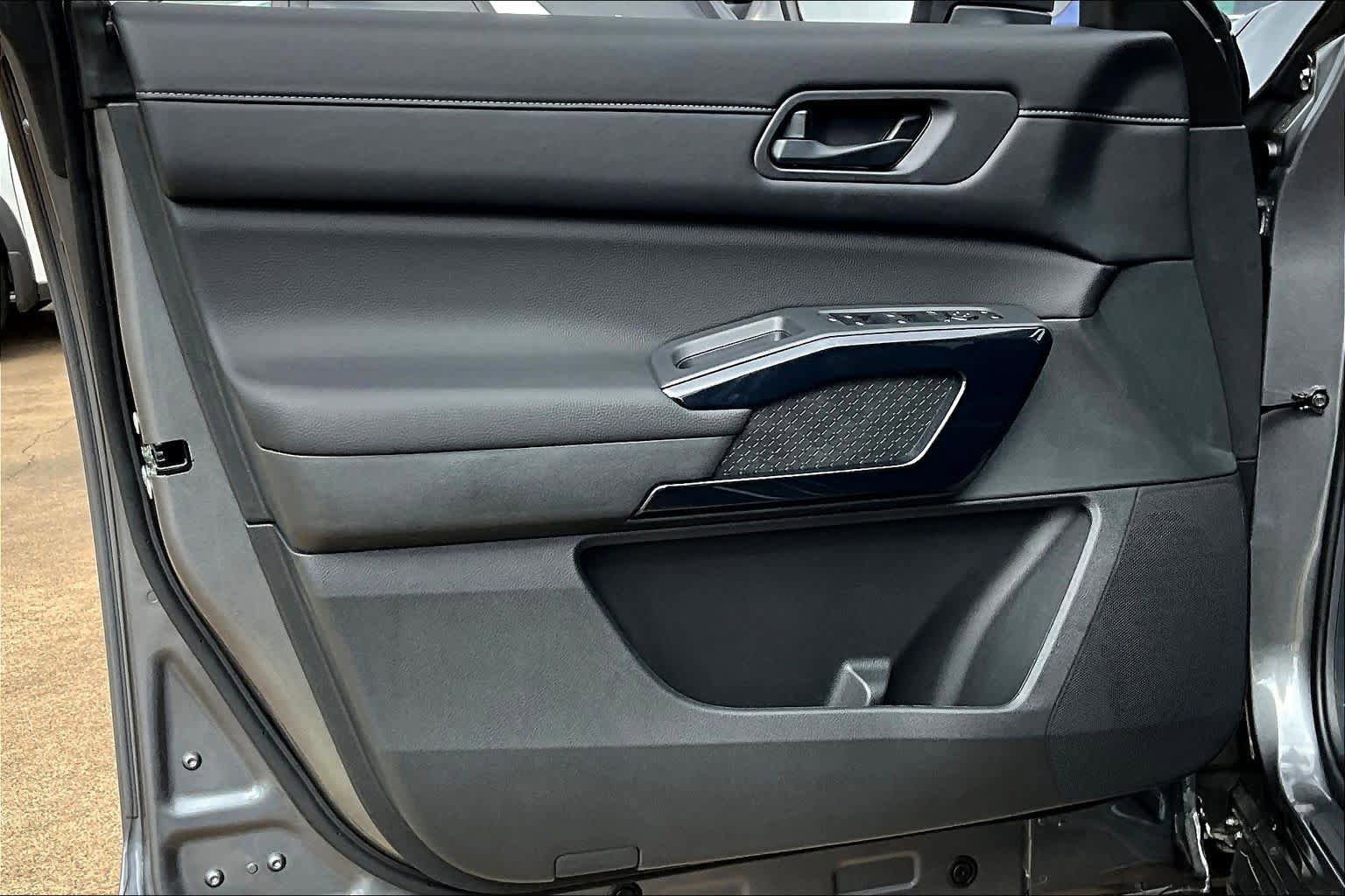 New 2026 Nissan Pathfinder SV w/ SV Premium Package FWD image 16