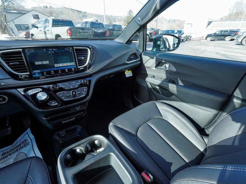 New 2026 Chrysler Pacifica Select FWD image 39