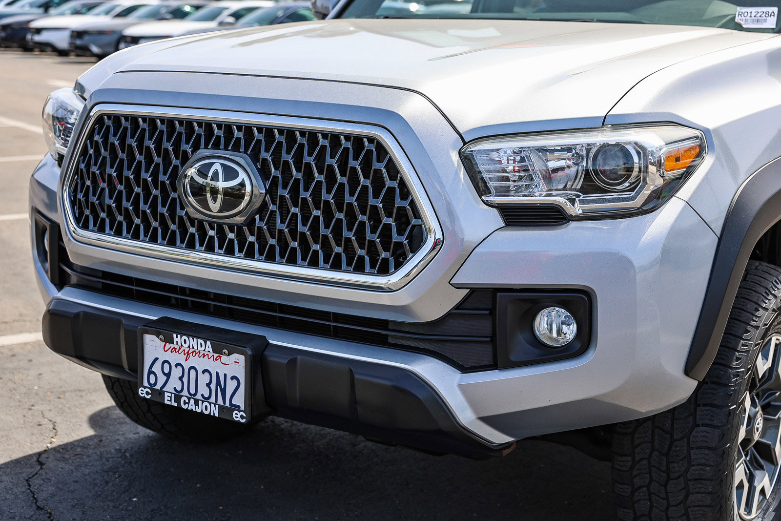 Used 2018 Toyota Tacoma TRD Off-Road w/ Technology Package image 19